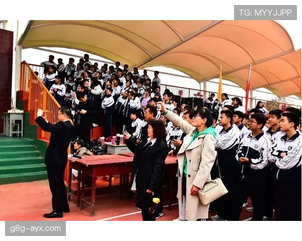 伏明霞都开始养生摊，谁还记得她当年的运动神级节奏？