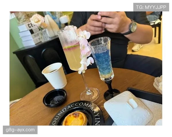 黄雅琼的日常：凌晨四点打卡训练，下午三点喝下午茶配燕窝